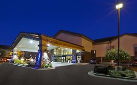 Holiday Inn Express Detroit-Warren/General Motors Technology Center By Ihg